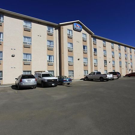 Pomeroy Inn & Suites Fort St. John Exteriör bild